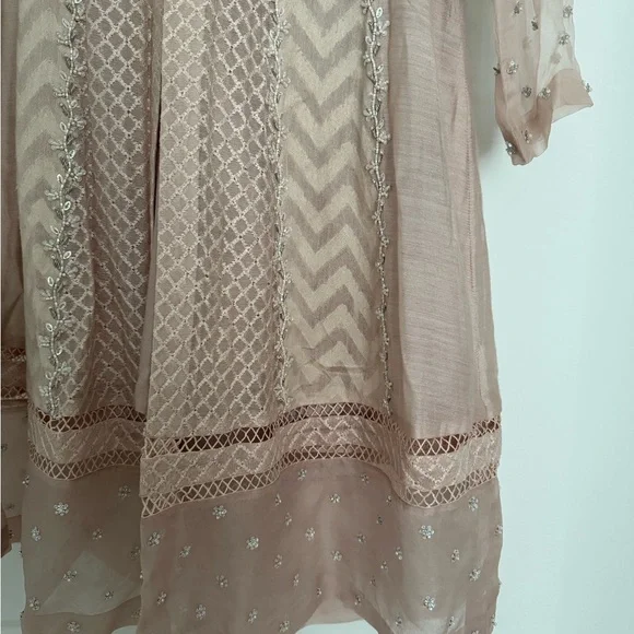 Elegant light pink 4piece outfit
Designer: Mubashira Usman - Picture 6 of 6